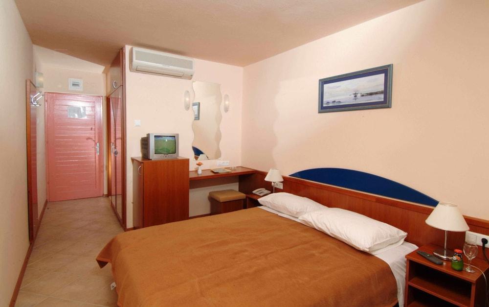 Tourist Settlement Brzet Hotel Omiš Exterior foto