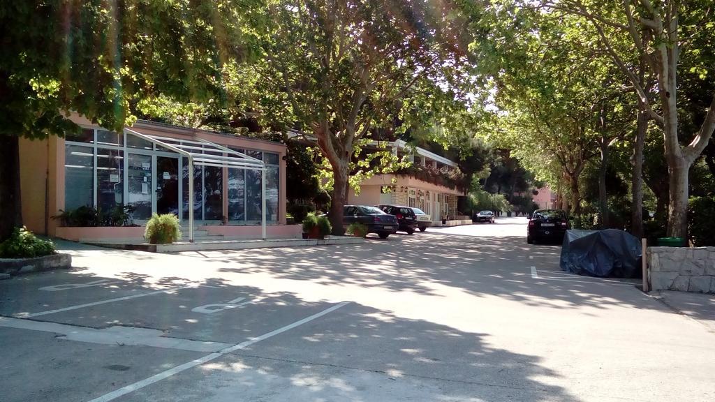 Tourist Settlement Brzet Hotel Omiš Exterior foto